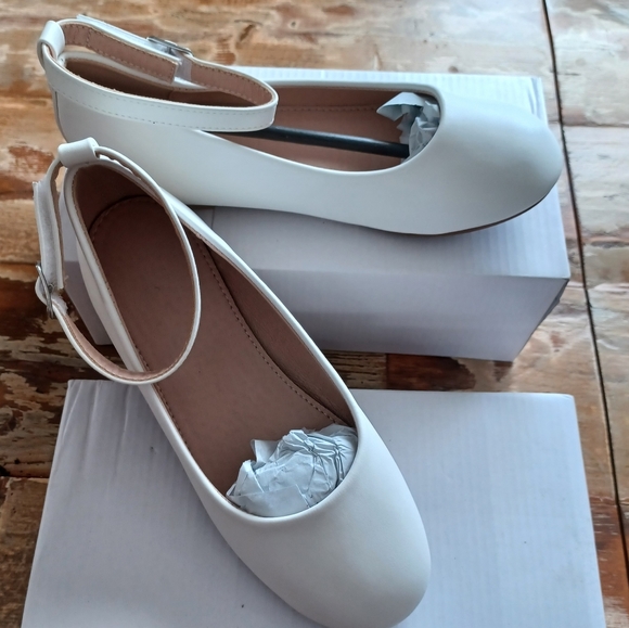 Shoes - Picture 6 of 6